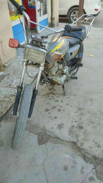 دراجة كللك للبيع 
العنوان ناصريه مركز 
شغاله ب200 الف 

موجود وتساب 
0781 112 2637
