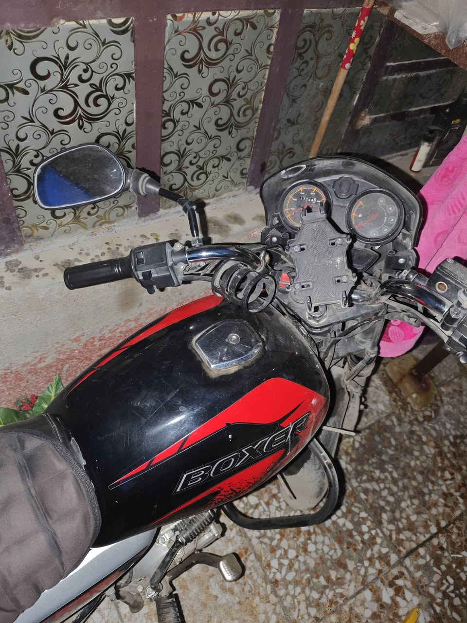 سلام عليكم دراجتي بوكسر 23 قبل أسبوعين جفتتها وتركتها لان تخرجت والحمد الله الله وفقني وحشتغل بمجالي لهذا اريد ابيعها
الدراجة مكينه تجفيت جديد حتى الختم بعده بيها بس ما عندي مجال اغسلها لهذا متروكة
رايدها ب950 شباب ورجااء لحد ينقص ومدري شنو لان بس تجفيت صار عليه 250 وي سحكها

للعلم ما مرقم أوراق كامل

مكاني الحسينية 
***********

