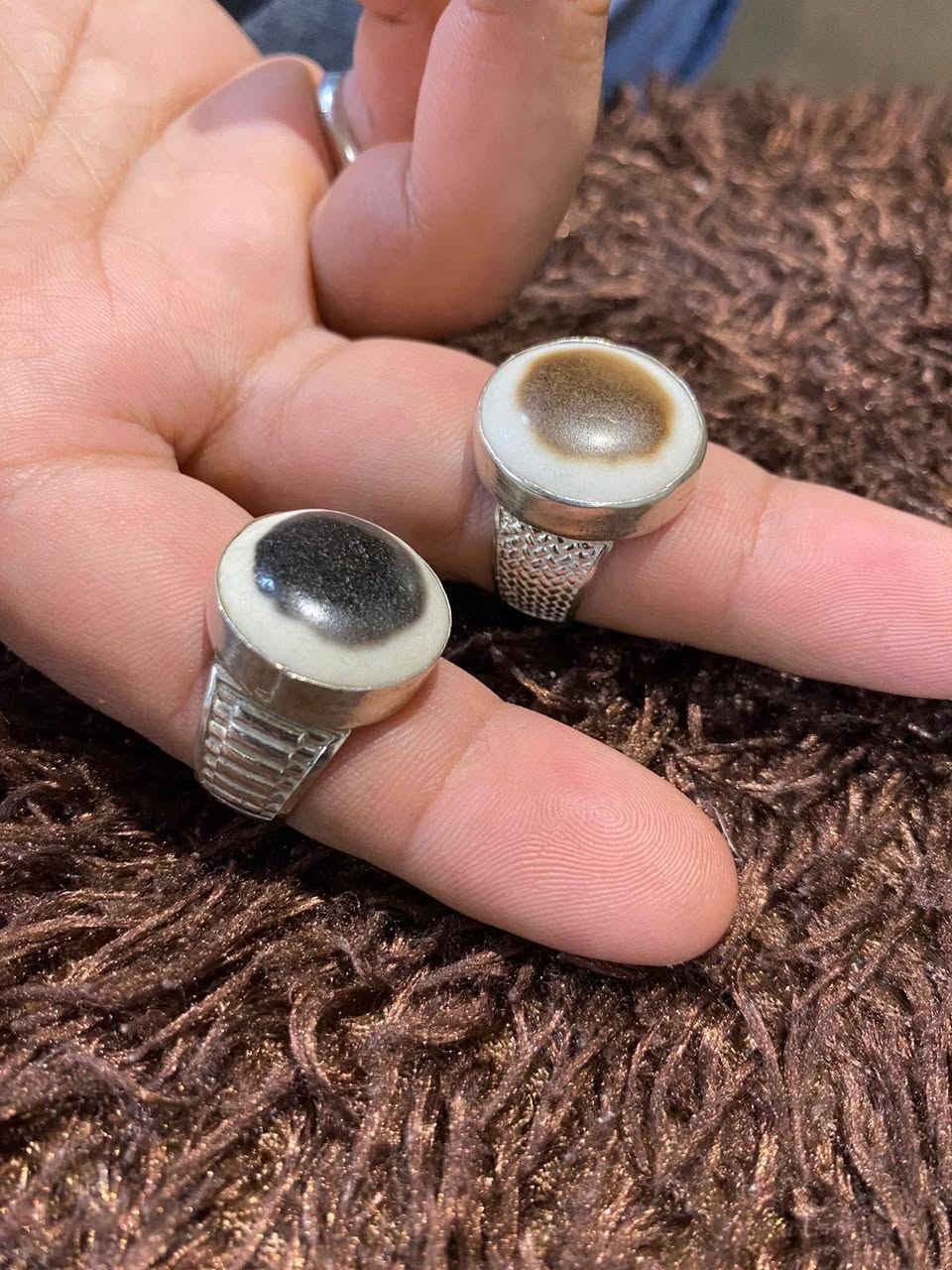 سلام عليكم ورحمة .رمضان كريم والله يتقبل الطاعات ...
تحف من الجزع اليماني القديم الطبيعي ...
صياغات يدوية بئوزان متوسطة 
اسعار مناسبة انشالله


**إذا كنت صاحب هذا الإعلان وتريد حذفه لأي سبب، رجاءا أرسل رسالة إلى الدعم الفني**