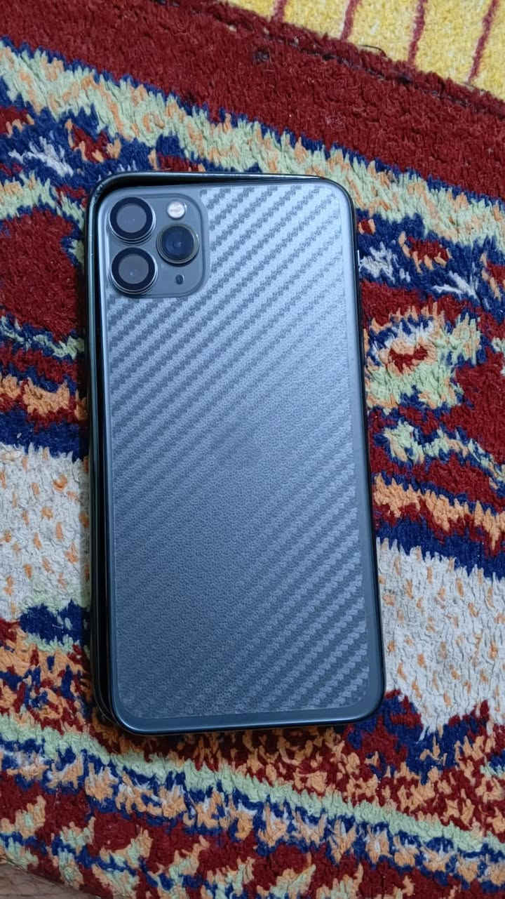 السلام عليكم ايفون 11 برو ماكس لون زيتوني جدا نضيف 
ذاكره 64 مامستبدل اي قطعه فقط اكر تراب بالكامره الاماميه السعر 300 وبي مجال مكاني بغداد كفاءات السيديه للاستفسار ***********
