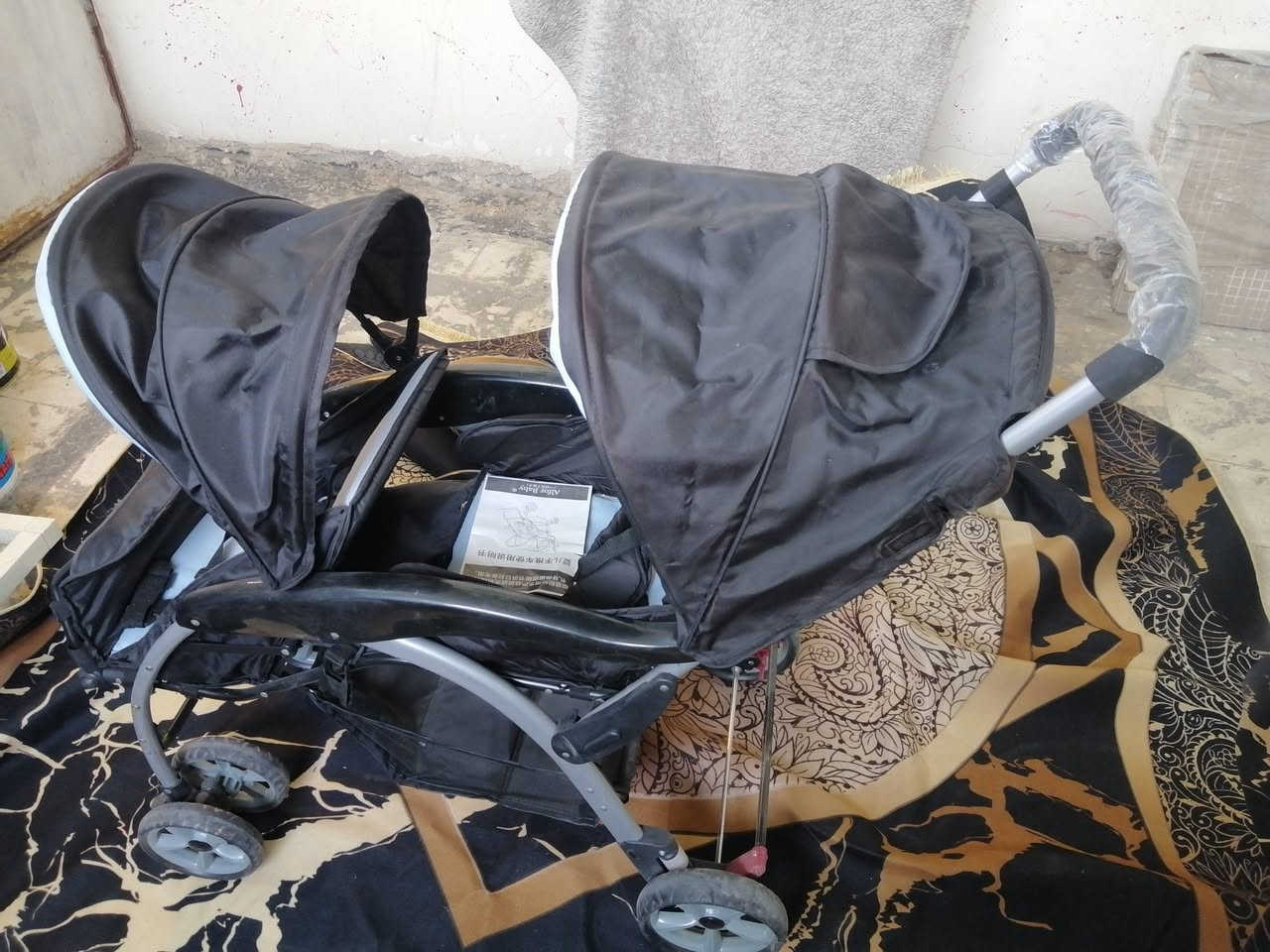 السلام عليكم عربانة  توم جديدة هية وكتلوكهة سعرهة 110 رقم ***********
