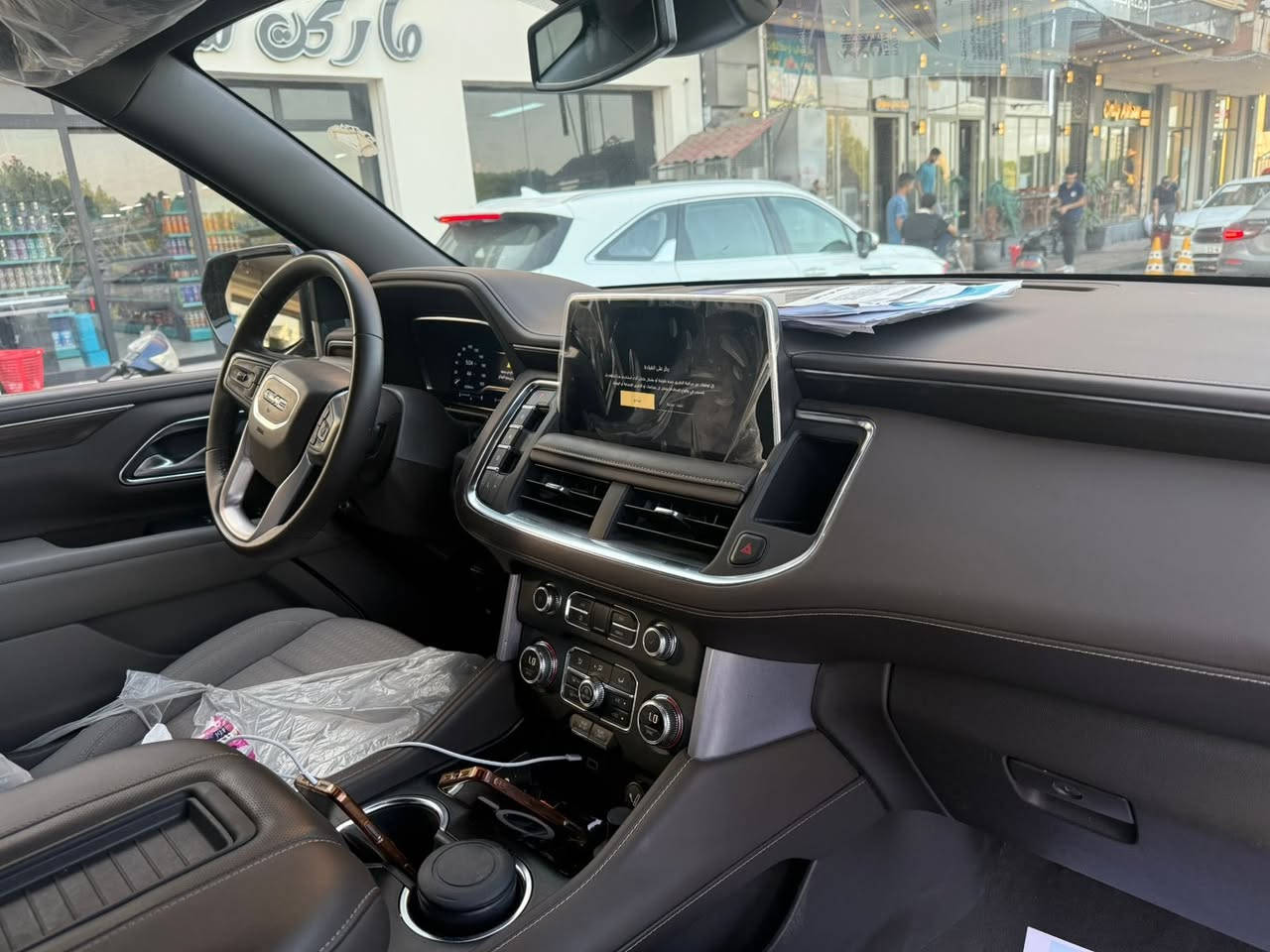 جمسي يوكون مواصفات SLE
سعر 470ورقه قابل للتفاوض 
موديل 2024 ماشيه 49 الف 
بيها طخات ب جاملغ الخلفي اليمين واليسار مرجعات بي دي ار بدون صبغ وموجودات ب الصور
والباقي كفالة على وضع الوكالة 
جداً نضيفه رقم بصرة ب اسمي مداور ثاني يوم
***********
