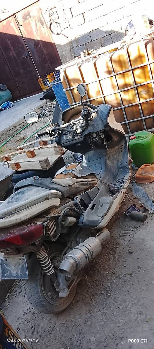 ماجسته للبيع
دراجه متروكه بالشمس جانت شغاله مابيها شي عوزها بس باتري جانت مابيها شي نكره سلف بس انتركت بالشمس وهيج صارت وضعيتها من التراب والشمس السعر 300 بيها مجال حك الجيه مكاني قبله حي الجامعه *********** متوفر واتساب

