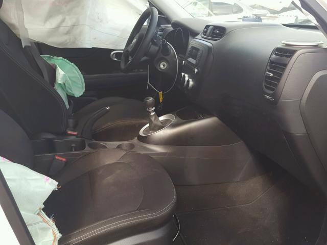 سيارة صول 2016 محرك 1600 GDI رقم بغداد للبيع ب110  ورقة ... للاتصال ***********/*********** .. سيارة مكفولة كير محرك والضرر موضح بالصورة باب بجانب السائق فقط .. وطخطخات بسيطة
