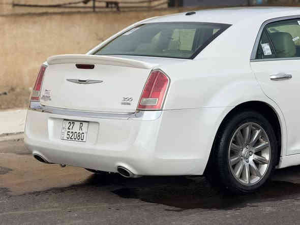 لبيع كرايسلر  موديل 2013 وارد خليجي بيها رشات صبغ تجميل وبيها حزام تحويل بسمي  موصفات دواخل عسلي كشنات كهربائي. جيهتين جلد كأمره وشاشه سياره بيها موصفات حلوه وجاهزه طخم تاير وكير ومكينه السعر 145 وبيه مجال لطيبين  ***********
