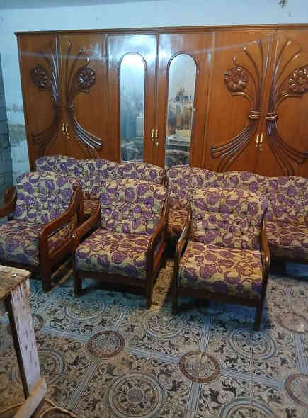 غراض مستعمله نظيفه جدا للبيع كلمن وسعره المراسله خاص او الاتصال ***********مكاني بغداد
