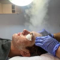 اني خبير تجميل وتنظيف بشره وعلاج مشاكل البشره الي محتاج خبير  07822523...