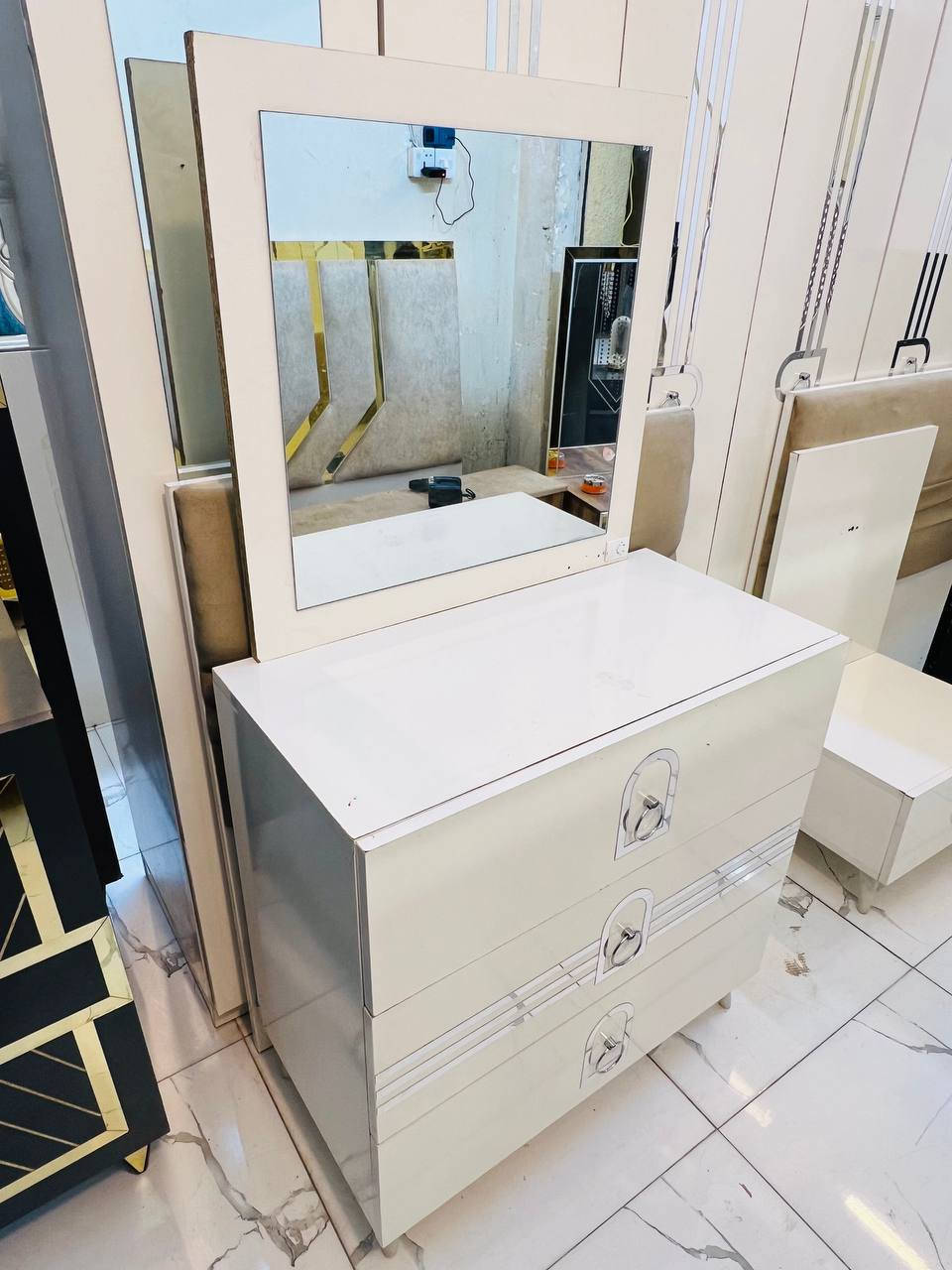 غرفه نوم تركي 🇹🇷
5 قطع شبابي سرير منفصل 
كنتور ابواب بسعر 490 مع شد ونقل مجاني داخل بغداد


**إذا كنت صاحب هذا الإعلان وتريد حذفه لأي سبب، رجاءا أرسل رسالة إلى الدعم الفني**