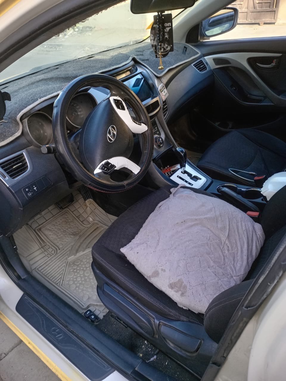 السلام عليكم (للجنايه فقط)

النترا 14محدثه16 خليجيه بيها جاملغ امامي وجاملغ خلفي تعمير وبنيد مبدل السياره مثل ماموضح بصور قبل سبوع خسفت عندي الجنطه ابيع ع حطتها محرك 1600رايدها ب90وبيها مجال بأسمي السيارها