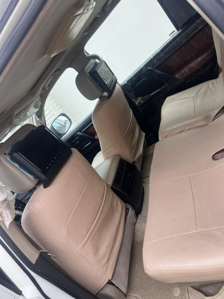 لاندكروز  محدث 21 تخم تاير صدر جديد منضومه زنون جديده السياره حلوه كلش وبالعافيه على الياخذه محرك 6 كير محرك مكفول السياره صبغ عام بدون كص بيع فقط السعر 250 $ بيع مستعجل للاستفسار الاتصال ***********.  أو ***********
