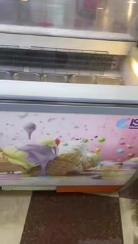 ثلاجة عرض • حجم صغير • نظيفة جداً