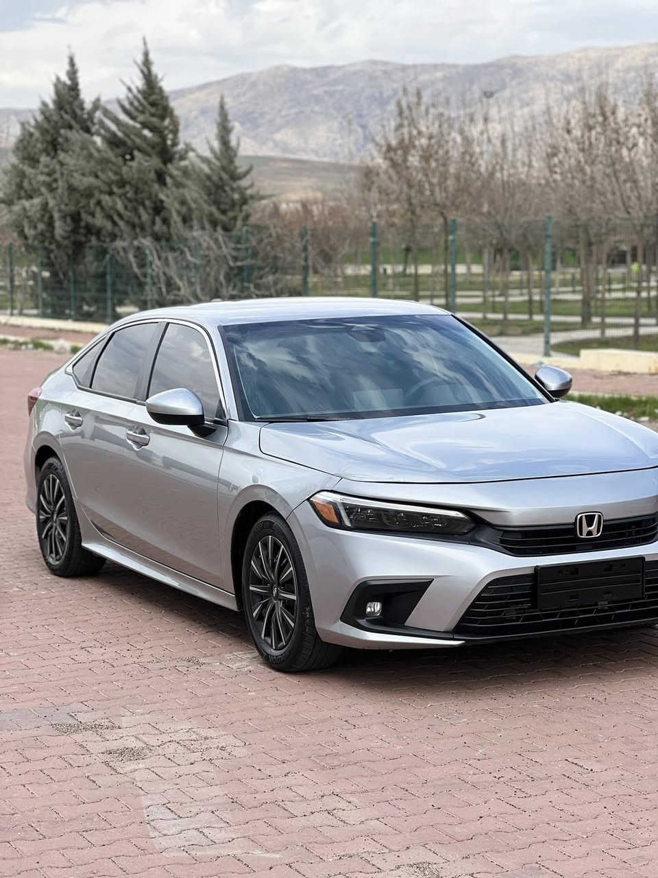 هوندا سيڤيك موديل 2025 شكل حديث  السعر 137 $ مجال   ماشيه فقط 9 mil مواصفات محرك 2.0 تنفسطبيعي  كاميرا خلفية 3 أنظمة قيادة كاميرا امامية للتحذير من الاصطدام مانع تزحلق شاشة لمس قياس 9 إنش نظام صوتي ممتاز وميزة الشحن اللاسلكي للهواتف مصابيح أمامية من نوع ليد، تكملها مصابيح نهارية ومصابيح هالوجين أمامية للضباب مثبت سرعة نظام التحذير من مغادرة المسارالمحافظة على المسار التعرف على المشاةبدون رقم تترقم شيمالي اربيل دهوك سليماني حادث فقط باب و شبر جملغ بدون دواخل گير محرك حجر گزوز شرط  مكان سياره عقره ابعت عن موصل و اربيل ساعه رقم موبايل *********** واتساب رقم اسيا ***********
