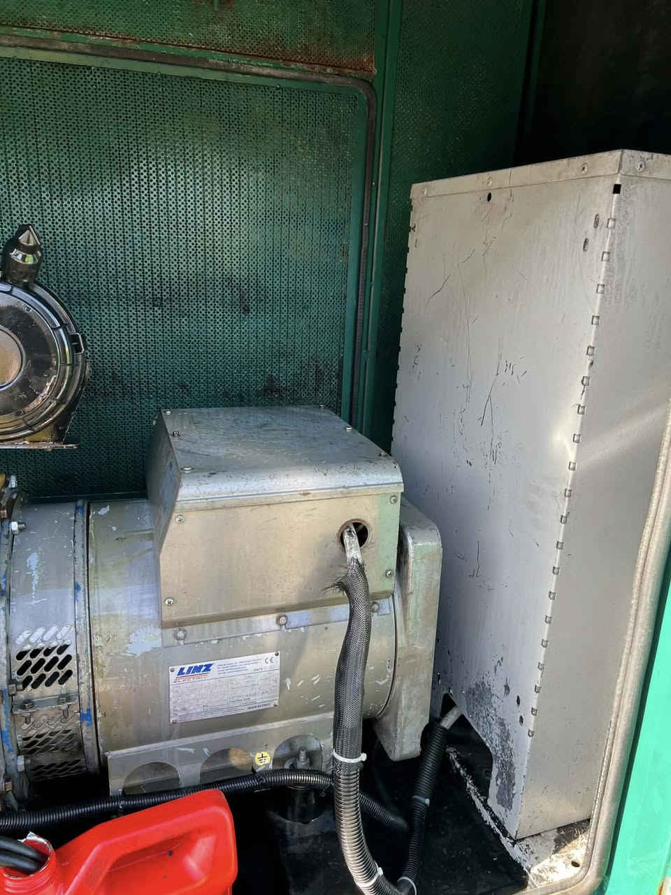 سلام عليكم 
بيركنز كتر بلر 
3 سلندر سوبر 
50kva اوربي مال بالة 
كاتم 100‎%‎ فول كاتم 
العنوان اربيل يوجد توصيل 🚚 
***********
