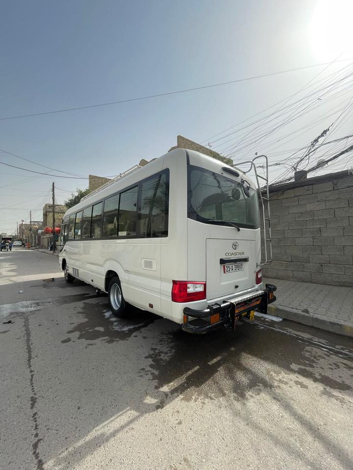 السلام عليكم كوستر البيع موديل 2018 سياره خير من الله جاهز الأخيّر كفالة عام بيه بس شويه رش باقي سياره كفالة عام كير اكسل قلابي درع سبيايا و درج دوشمه نزال خامات محمد بلسم سياره جاهز الاخير ما نقص شي سعر ٤٦٠ وبيه مجال مكان بغداد ***********
