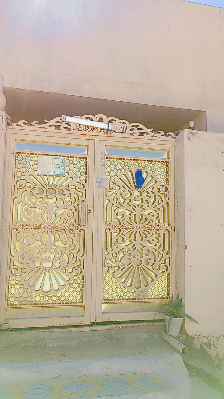 دار مساحه 100متر بصف سكله الكرعاوي قرب شارع 60 منطقه راقيه يحتوي على غرف نوم صاله مطبخ استقبال مجموعه صحيه داخلي وخارجي استفسار اكثر *********** السعر 43مع المجال موقع مميز
