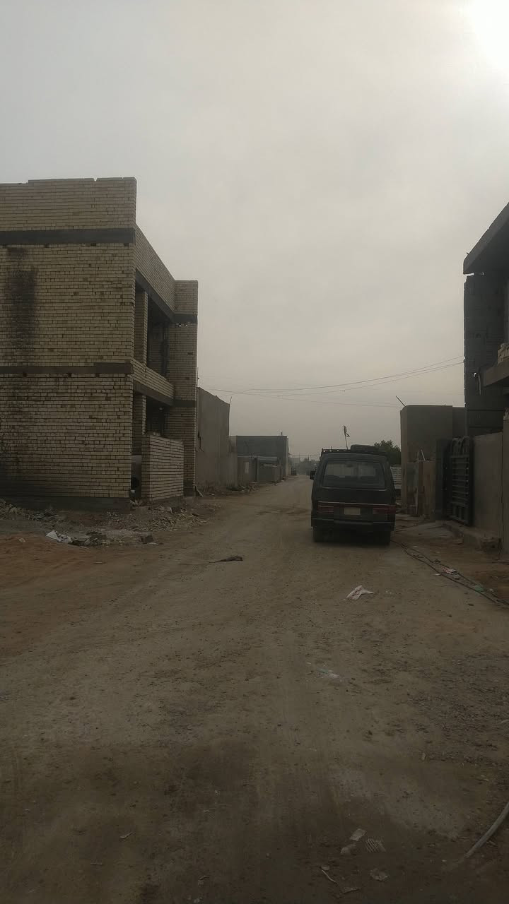 السلام عليكم للبيع دارركن50م واجه3,5نزال14طابقين يحتوي على ثلاث غرف ومطبخ و اسواق الدوانم شارع حسوكه قرب شارع الوزراء السعر55اوبيه مجال للاستفسارواتساب***********او***********
