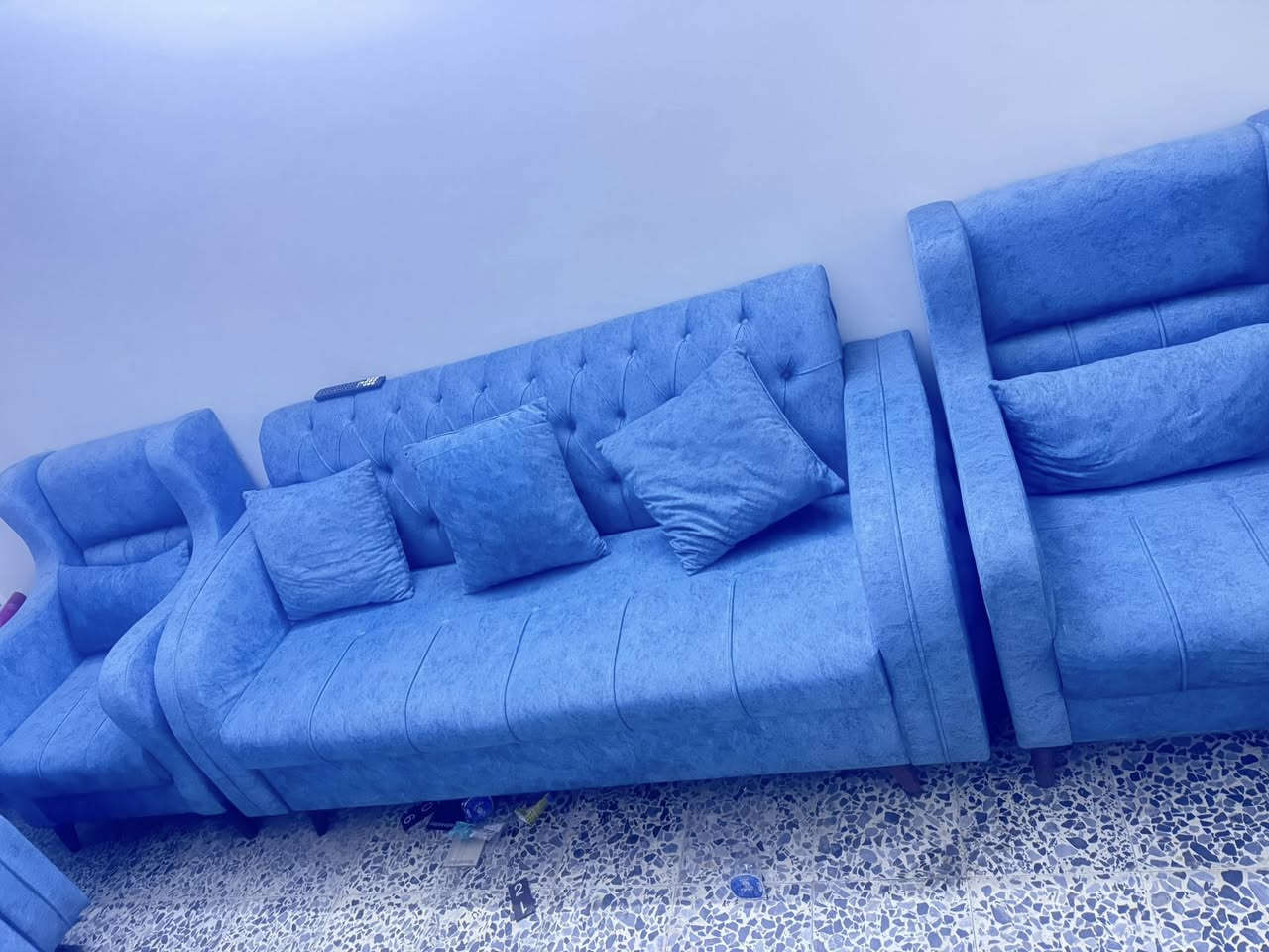 تخم جديد 10 مقاعد 
غير مستخدم كلش نضيف 
بغداد البلديات 
***********
