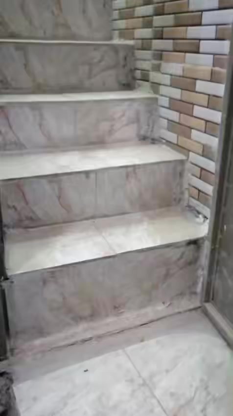 السلام عليكم شقه للايجار شارع المكاتب ***********
