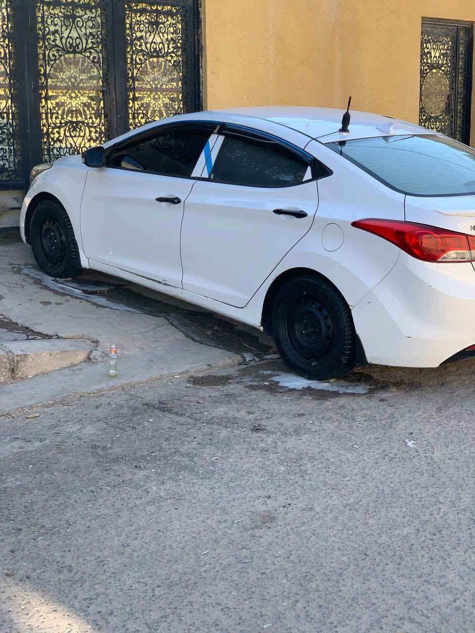 السلام عليكم النتره موديل 12 خليجيه محرك 1600 دوش  سابقاً كفاله عامه ماعده البنيد مفتوح ومصبوغ وحالياً اني صار عندي الحادث الي بيها هسه مثل ما موضح بالمنشور صور حادثها مبينات وواضحات كدامك سياره خليجيه موديل 12 محرك كير حداديه تبريد تدفئى خير من الله باتري جديد راديتر جديد لايت زينون ناصي عالي 
سعر السياره 95 مكان السياره في البصره رقم تلفون *********** واذا عندك مراوس اراوس
