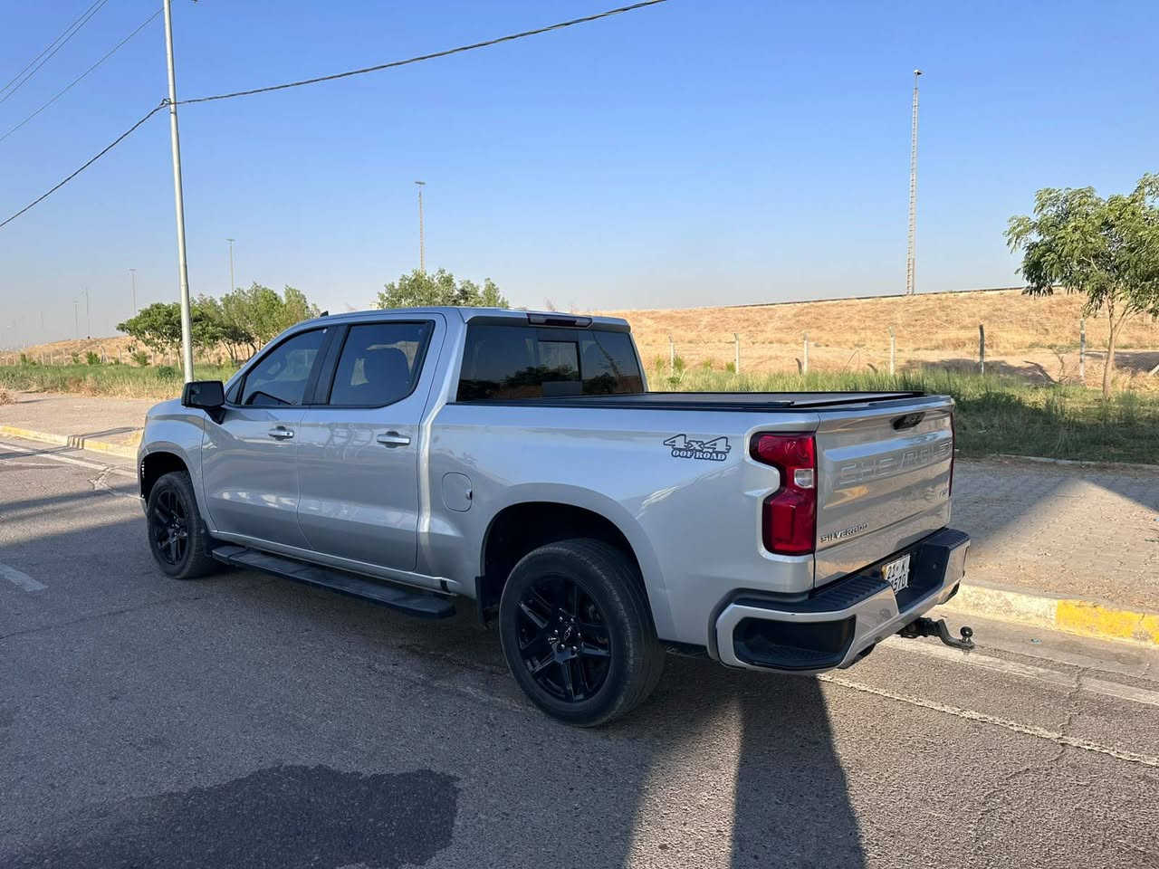 شوفرليت سلفرادو   2022
فول مواصفات  Z 71
محرك  8سلندر تاهو  
ضررها فقط بونيد صبغ بدون دواخل 
سياره بسمي تحويل او وكاله 
سياره جاهزه بدون اي عيب 
مكان سياره كركوك للاستفسار اتصل 
***********

