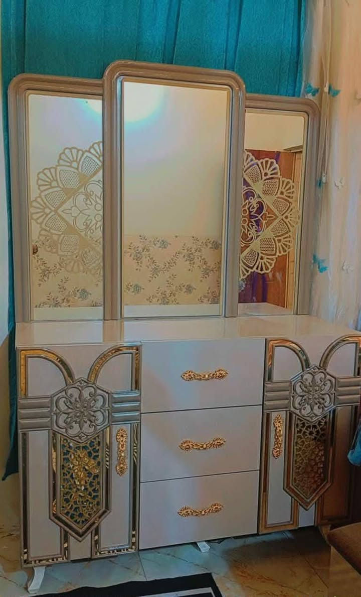 ١٠ قطع ضررها المرايا الميز جربايه مكسوره ورف الزاوية فقط امانة نظيفه عنوان بغداد حي البتول.  السعر مليون وبيه مجال


**إذا كنت صاحب هذا الإعلان وتريد حذفه لأي سبب، رجاءا أرسل رسالة إلى الدعم الفني**