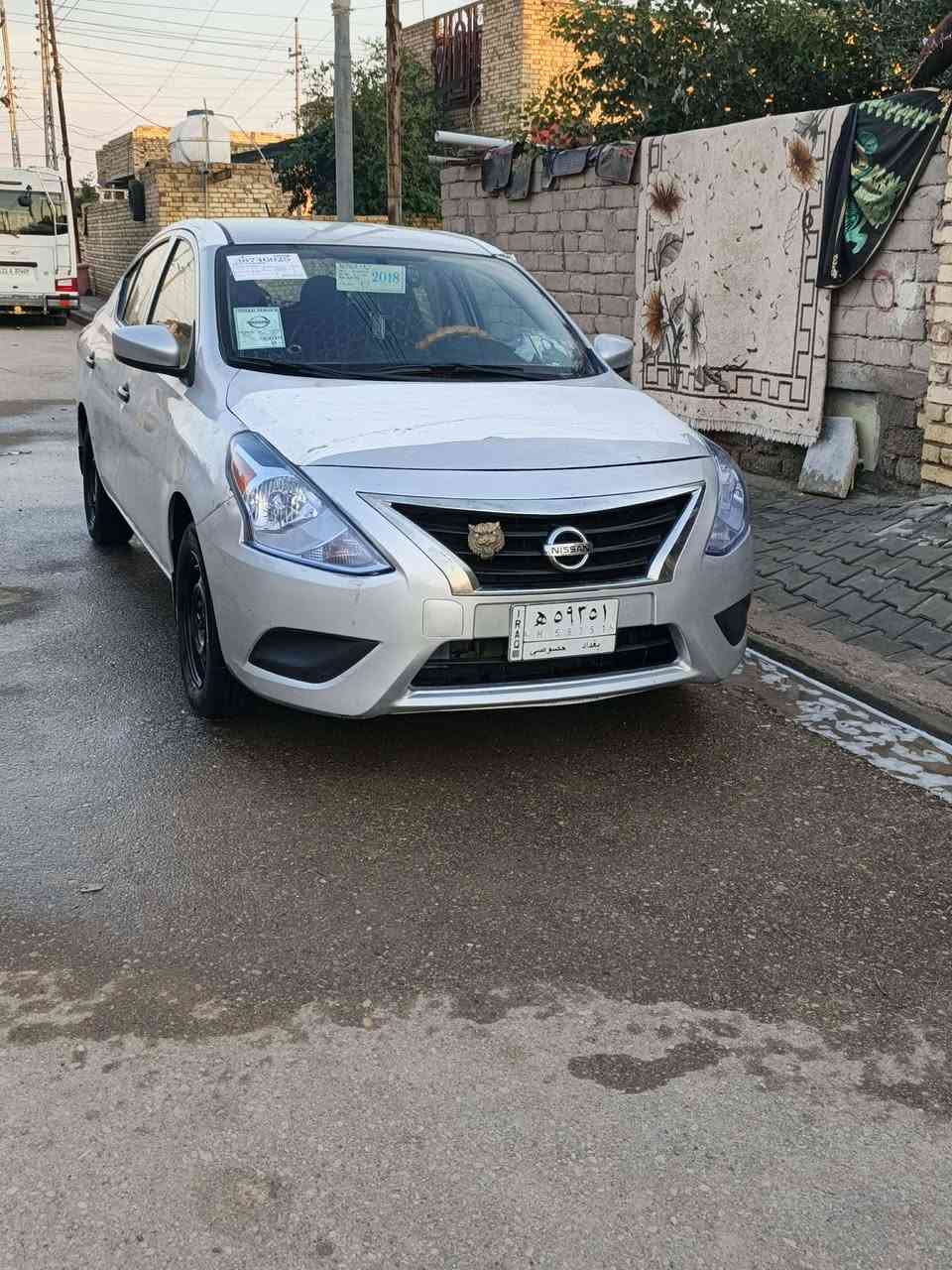 سلام عليكم
نيسان فيرسا موديل2018 وارد أمريكي

حداديه جديده وتخم تاير سيارة خير من الله

ماشيه 90الف ميل كانت معوقين قبل شهرين صارت حره مواصفات عاديه لأن سيارة كير عادي وحادث أمريكي موثق بصورة فقط جاملغ أمامي راجع على بارد وبي بارد كد شبر جاملغ أمامي الأيمن 

وبعد شوف العين السعر 110وبي مجال قليل 

العنوان العمارة ميسان رقم تليفون ***********
