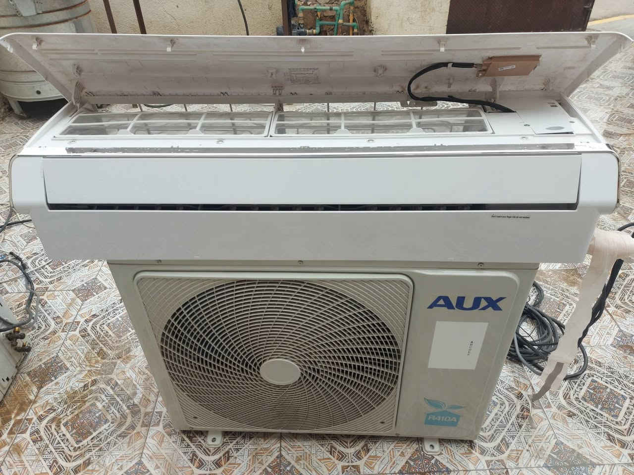 السلام عليكم 
سبالت عدد (2) 1طن والثاني 2طن سبالت نوع اوكس سبالت مشتغلات فقط شهرين ***********
***********
