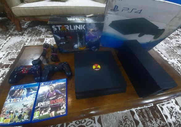 السلام عليكم بلي فور سلم ذاكرة 500 امهكر نضام ١٢.٥٢ جهاز جديد مامفتوح معا جوستك عدد اثنين واقراص عدد اثنين ومجسم استارلينك وألعاب خمسة وهي 
أكراد درايفر 
كود وف وير 
سنايبر 
كول وف ديوتي 
معا يو بي اس هدية طافي يحتاجلة بطارية مكاني بغداد المدينة الاورفلي السعر 270 وبي مجال قليل موجود ماسنجر واتساب *********** ماعندي توصيل
