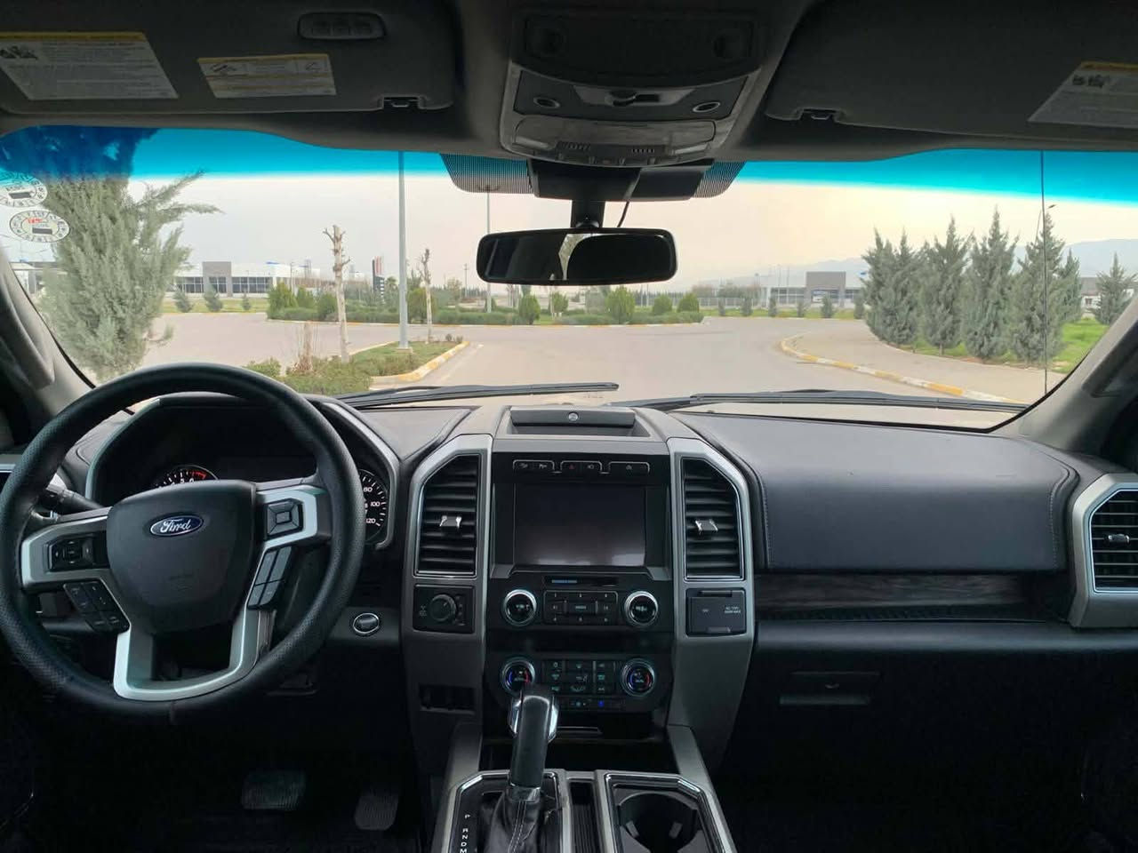 Ford F 150 LARIAT

​🏁 بۆ فرۆشتن: دێوەزمە ئەمریکییەکە Ford F-150 Lariat 🏁
​بۆ حەزکەرانی هێز و فخامەت، ئۆتۆمبێلی فۆرد F-150 لاریات (Lariat) ئەسڵی، کە کۆکەرەوەی هێزێکی جەببارە بۆ ڕێگا سەختەکان و ئارامییەکی بێوێنە لە کاتی لێخوڕیندا.
​✅ گرنگترین تایبەتمەندییەکان:
​بزوێنەر: بەردەستە بە بزوێنەری EcoBoost V6 قەبارە 3.5 لیتر (توێن تێربۆ) یان بزوێنەرV6 قەبارە 3.5. لیتر.
​گێڕ: ئۆتۆماتیک 10 گێڕ بۆ ئەدایەکی نەرم و کەمترین مەسرەفی بەنزین.
​سیستەمی پاڵنەر: چوار چەرخ (4x4) لەگەڵ چەندین دۆخی جیاوازی لێخوڕین (لم، قوڕ، بەردەڵان، سپۆرت).
​✨ تایبەتمەندییە دەرەکییەکان:
​لایتەکان: لایتی پێشەوە و دواوە تەکنەلۆژیای LED 
​ویل و تایە: ویلی ئەلەمنیۆم قەبارە گەورە لەگەڵ تایەی  جەبەلی.
​دیزاین: دەعامی پێشەوە و دواوە بە ڕەنگێکی جیاواز، لەگەڵ شەبەکەی پێشەوەی ڕەشی وەرزشی کە هەیبەتێکی تایبەت دەداتە ئۆتۆمبێلەکە.
​🛋️ ناوەوە و ئاسوودەیی:
​کوشنەکان جەڵدی ڕاقین، لەگەڵ سیستەمی گەرمکەرەوە و ساردکەرەوە.
​شاشەیەکی لەمس گەورە کە پشتگیری Apple CarPlay و Android Auto دەکات.
​سیستەمی دەنگی زۆر پێشکەوتوو و پاک.
 
​سیستەمی کارپێکردن لەدوورەوە و بەسما.
​🛡️ سیستەمی سەلامەتی:
​کامێرای دواوە و حەساس بۆ هاوکاری لە کاتی پارککردن.
​سیستەمی ئاگادارکردنەوەی خاڵی کوێر (Blind Spot).
​سیستەمی مانەوە لە نێوان هێڵەکانی شەقام.
​📍 شوێن: سلێمانی نرخ ٢٣٥ گەکا
📞 بۆ پەیوەندی و زانیاری زیاتر: ***********
***********

 ​🏁 للبيع: الوحش الأمريكي Ford F-150 Lariat 🏁
​لمحبي الفخامة والقوة، سيارة فورد F-150 فئة لاريات (Lariat) الأصلية، سيارة تجمع بين الأداء الجبار في الطرق الوعرة والراحة الراقية في القيادة.
​✅ أهم المواصفات الميكانيكية:
​المحرك: متوفر عادةً بمحرك EcoBoost V6 سعة 3.5 لتر (توين تيربو) أو محرك  V6 سعة 3.5 لتر (حسب المواصفات الفعلية لسيارتك).
​ناقل الحركة: أوتوماتيكي بـ 10 سرعات لأداء سلس واستهلاك وقود مثالي.
​نظام الدفع: دفع رباعي (4x4) مع وضعيات قيادة متعددة (رمل، وحل، صخور، رياضي).
​✨ اللمسات الخارجية والجمالية:
​الإضاءة: مصابيح الأمامية والخلفية بتقنية LED بتصميم عصري وجذاب.
​العجلات: رينجات ألمنيوم حجم كبير مع إطارات مخصصة للمهام الصعبة.
​الإضافات: دعامية أمامية وخلفية بلون مميز، مع شبك أمامي أسود رياضي يعطي هيبة للطريق.
​🛋️ المقصورة والرفاهية (من الداخل):
​كراسي جلد فاخرة مع ميزة التدفئة والتبريد.
​شاشة لمس كبيرة تدعم Apple CarPlay و Android Auto.
​نظام صوتي متميز ونقي جداً.
.
​نظام تشغيل عن بعد وبصمة دخول ذكية.
​🛡️ أنظمة السلامة:
​كاميرا خلفية وحساسات للمساعدة في الركن.
​نظام التحذير من النقاط العمياء.
​نظام المساعدة في الحفاظ على المسار.
​📍 المكان: سليماني 
📞 للتواصل والاستفسار: [ ***********
***********
​ملاحظة: السيارة بحالة ممتازة ونظيفة جداً كما موضح في الصور. السعر  ٢٣٥ . أربيل, العراق
