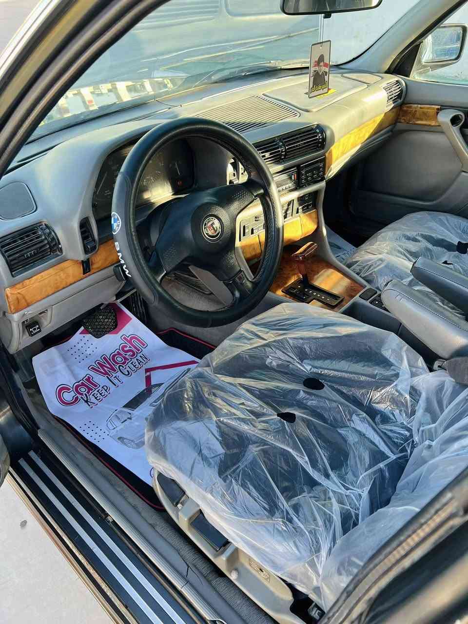 سلام عليكم
BMW  730
 موديل 1994
سيارة جاهزة كير محرك تبريد + منضومة غاز 
رقم بغداد انكليزي تحويل مباشر سنوية 2027
جام 4 شغال + سلايت شغال كل الحركات + تحكم المري كل الاتجاهات شغال 
سيارة مابيها لا ضربة ولا طخة 
اير فلو مبدل مال حاوية منضومة بانزين كلها جديدة وكلشي اصلي سيارة نشطة وخير من الله 
تخم تاير نضيف 
 
مكاني بغداد محمودية ناحية الرشيد 
رقمي ***********
