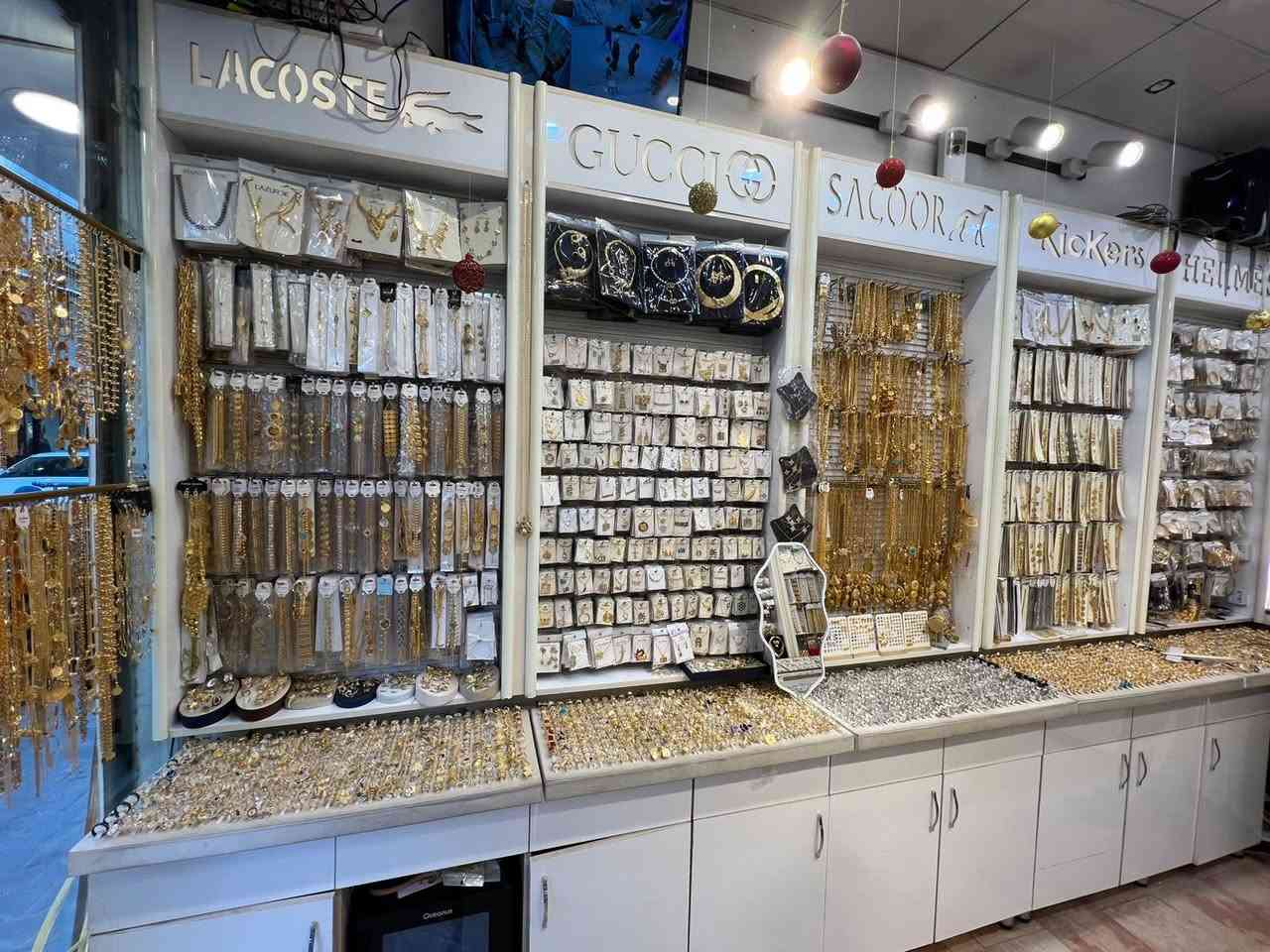 السلام عليكم ديكور محل اكسسوارات مستعمل نضيف كلش السعر 15 ورقه كامل فقط الديكوراتصال ***********
