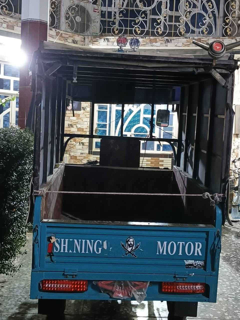 سلام عليكم محجر ٩٠ لبيع  كامل نضافه واحد عل وواحد هوه وغراضه بي دركه او توج او دمام  سعر ٢٥٠ بي مجال ***********
