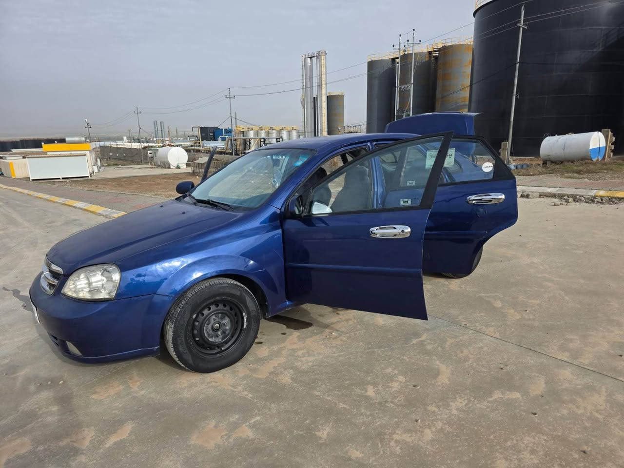 دەرگای سایق دواوە بستیک ساردە سقفکەی زربەیەک بچوکی هەیە .رقم کرکوکە کوبونی بزینی هەیە سنەوی رقەمی تازەیە کیرومەکینەی بەشەرتە تەبریت بەشرت .تکایە لەواتسئاپ نامە بنیرە  .*********** كركوك, العراق
