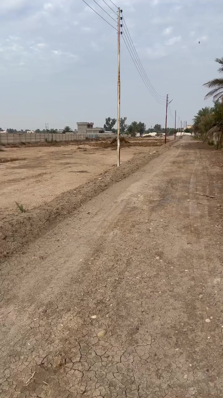 ⸻🔥 فرصة ذهبية للبيع – الدوره / البوعيثه قرب محطة العهد 🔥🔹 المساحة: 430 متر مربع – مجمع مقسم🔹 كامل الخدمات: ماء + كهرباء جاهزة🔹 شارع سبيس عرض 8 متر (دخول وخروج مريح)🔹 موقع حيوي قريب محطة العهد والأسواق💰 السعر: 250 ألف دينار عراقي للمتر فقطيعني السعر الكلي تقريباً:430 × 250,000 = 107,500,000 دينار عراقي📈 المنطقة تشهد صعود مستمر بالأسعار، وهالسعر يعتبر فرصة حالياً مقارنة بالموقع والخدمات.العقار مناسب للسكن أو استثمار وتأجيره كمقسم يجيب دخل ثابت.⚠️ الفرص بهالسعر ما تبقى هواي، والجاد يتواصل بسرعة قبل لا ينحجز.للاستفسار والمعاينة تواصل خاص قابل التفاوضالاتصال📞:***********‭ /0770 574 2336‬
