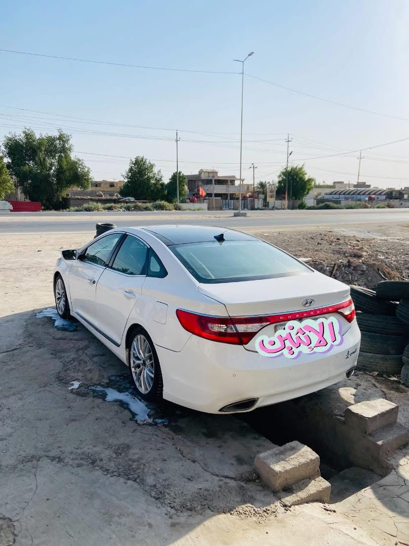 للببع ازيرا
مديل2015
فول مواصفات للخير 
بانوراما شاشه خلفيه 
برده خلفيه 
اربع مقاعد تحكم كهربائي تتدفئه تبريد 
سياره كلش جديده وحلوه 
سياره ادوات ادوات 
بيه ارقام وسنويه على رقم شاصي 
سعر ٥٥ $
للاستفسار 
مكان ناصريه 
للاستفسار 
***********
