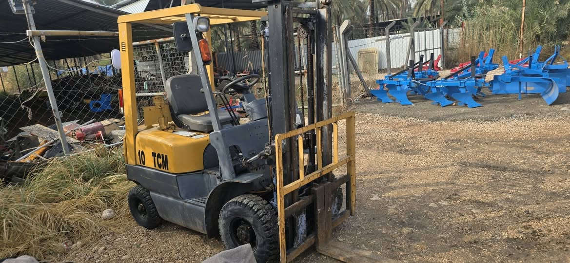 رافعات شوكيه ٢طن وواحد طن نوع تويوتا وكوماتسوا ومتسيبوشي وتي سي ام الكل ياباني داخله حاويه موجوده في بابل الهاشميه هاتف*********** و*********** يكون الرد فقط على الاتصال او المراسله على الخاص مع الصوره.
