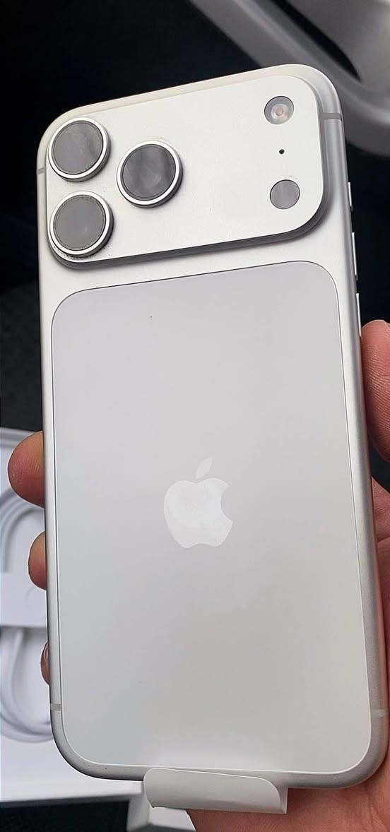 السلام عليكم ورحمة الله وبركاتة..
ايفون 17 برو ماكس 256
 بطاريه 100 مكفول وتر بروف  
 الجهاز مستخدم 6 ايام ...
السعر 1675 ...


**إذا كنت صاحب هذا الإعلان وتريد حذفه لأي سبب، رجاءا أرسل رسالة إلى الدعم الفني**