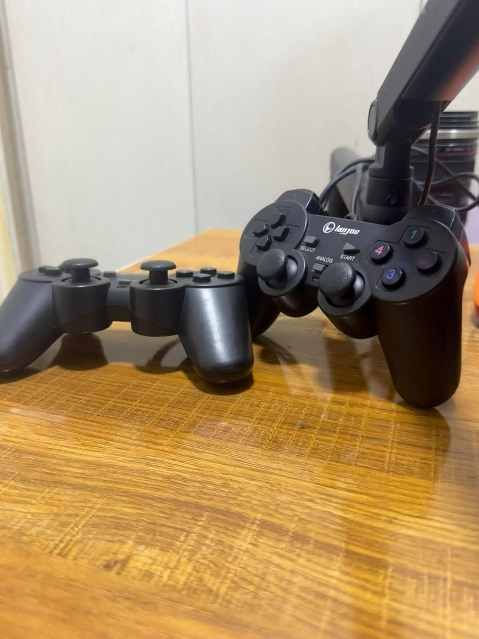 سلام عليكم مجموعة غراض للبيع الي يريد يتفضل خاص والي ياخذ الغراض شلعة اسويلة تخفيض
ماوس كلوريس مودل o2 سعر ٧٥ الف
سماعة هايبر اكس كلاود x سعر ٢٠ 
ستاند شاشة سعر ٢٥ 
يدة بلي ٥ كووبي سعر ٢٠
يدات بلي تو مربوطات بواير واحد وحدة من اليدات بيهم مشكلة السعر ٥ 
سيكة نضيفة كلش ما مستخدمة سعر ١٥ 
كيبورد ممكتبي سعر ١٠ 
تواصل علة هاذة الرقم ***********
