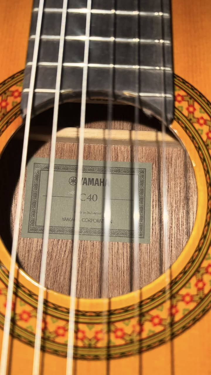 للبيع  كيتار C40 ياماهة جديد مامستخدم نضيف كلش بل اضافة ويا جنطة +( اكو توصيل لجميع الحافضات ) 
للاستفسار اتصل : ***********
