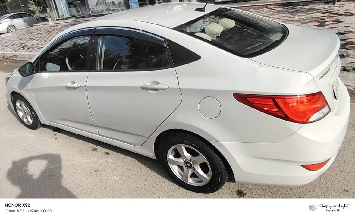 السلام عليكم ورحمة الله 
اكسنت 2016 وارد أمريكا 
محرك 1600 GDI
تبريد ثلج و تدفئة 
كير ومحرك بلاد بدون ادفانز 
صدر جديد 
زوج تايرات
سستم زينون مازدات فول
دوشمة جديده 
كهربائيات كاملة 
بيها اكثر من قطعه مصبوغة 
شاشة اندرويد كبيرة & تحكم ستيرن & كامرة & abs 
88 ورقة
رقم سليمانية 
بغداد/العامرية 
***********
*********** بغداد, العراق
