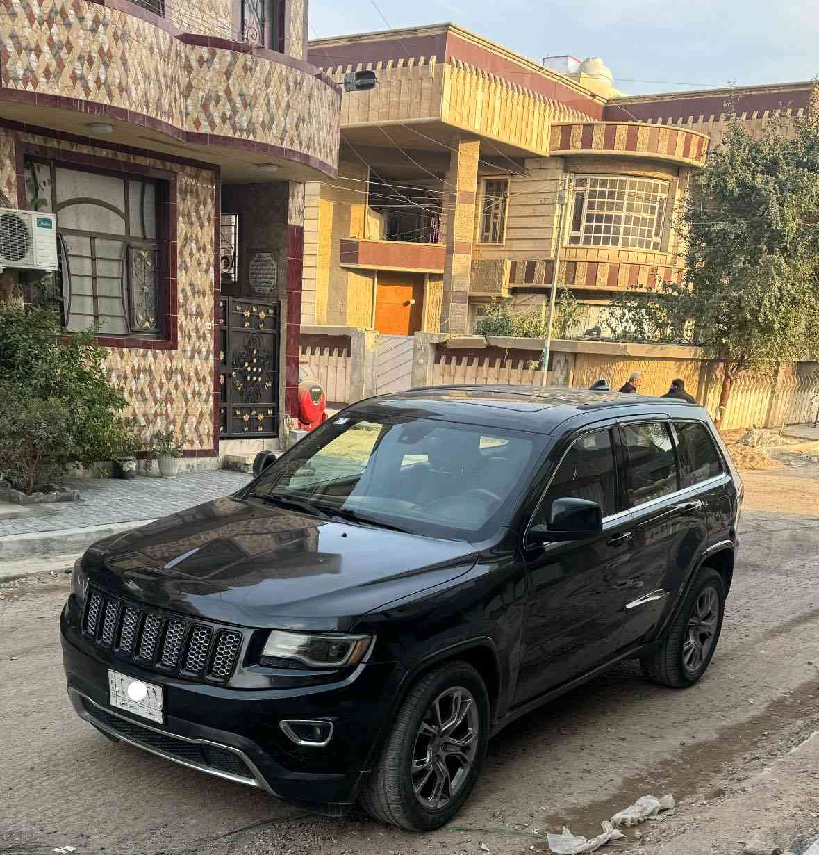 السلام عليكم 
جيب 14 شيروكي وارد امريكي سوده فول مواصفات 
حادثها جاملغات ثنين وبنيد وشبر من باب السايق
كير ومكينة مكفوله فقط بعض النواقص بالصدر  
السعر $170 وبيها مجال مكاني بغداد 
رقمي  ***********
