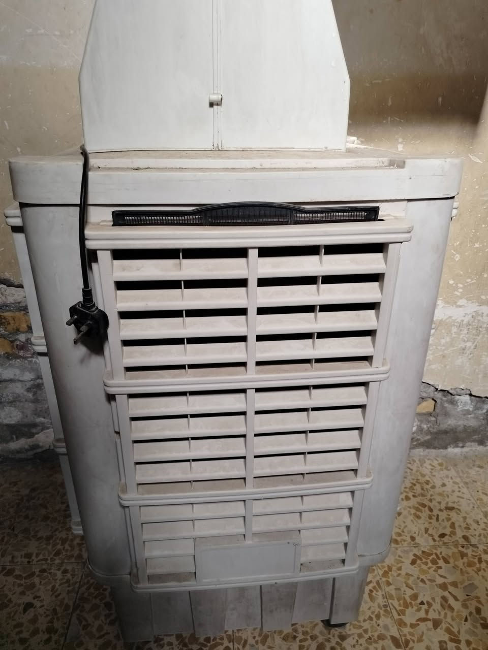كنفيره سوبر امبريال للتواصل واتساب فقط *********** 
السعر 170 وبيها مجال بسيط مكاني بغداد الشعب
