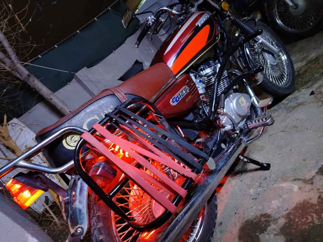 السلام عليكم ماطور تايكر 2020 محرك شرط مامفتوح مكينه بصمه كلها ختومات ماطور وضع شركه منفيس اصلي وياله عدله وايرمنيه كلها شغاله نشاط فول ماطور مرتب السعر ٦٥٠ وبي مجال مكاني ايسر حي السكر شراي انتصل او خاص ***********)) ((***********
