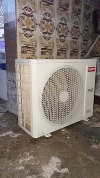 عندي وحدة للخارجية  انفينتر ٣طن توسوت مداخله صيانه نضيفه  حيل   لغاز م...