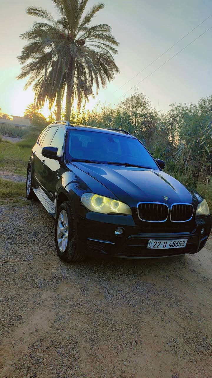 السلام عليكم
لبيع او مراوس Bmw X5  موديل 2012 خليجي محرك 3500 N55  بانزين 5 راكب مواصفات  بنوراما كشنات جلد  حساس امامي خلفي كاميرات 360 درجة بردات جانبية بردة بالصندوق كشنات كهربائية مع وضعيات خزن مثبت سرعة  شاشة اعطال كزوز رياضي. 
السيارة صبغ البنيد فقط  . 
السعر 145 وبيها مجال مكاني بابل مشروع المسيب لاستفسار ***********
