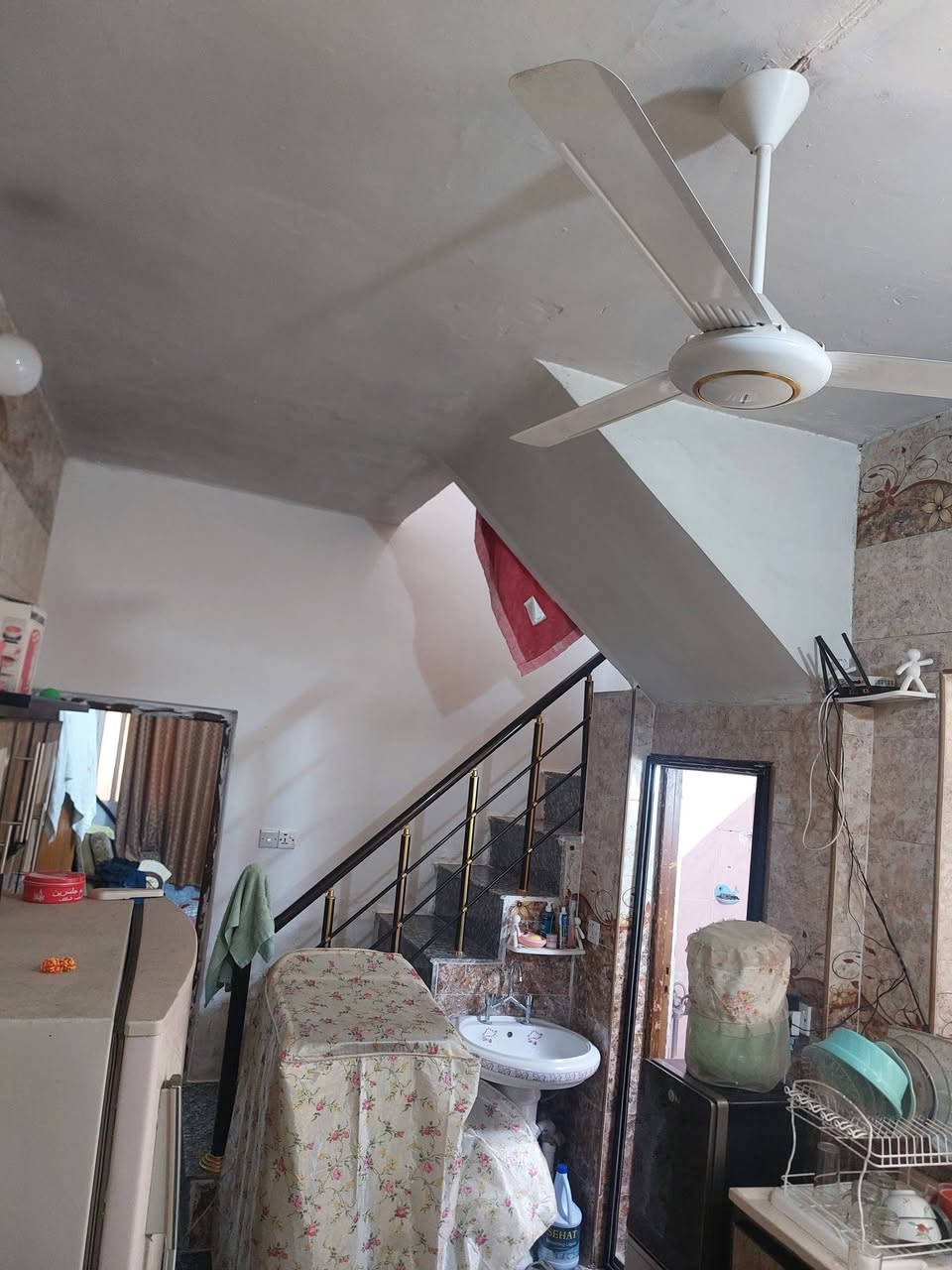 سلام عليكم بيت بل امانه للبيع البيت جديد ونظيف حيلل مساحه ٩٠م واجه ٤ونص نزال ٢٠ لل استفسار اتصل ع رقم ***********
