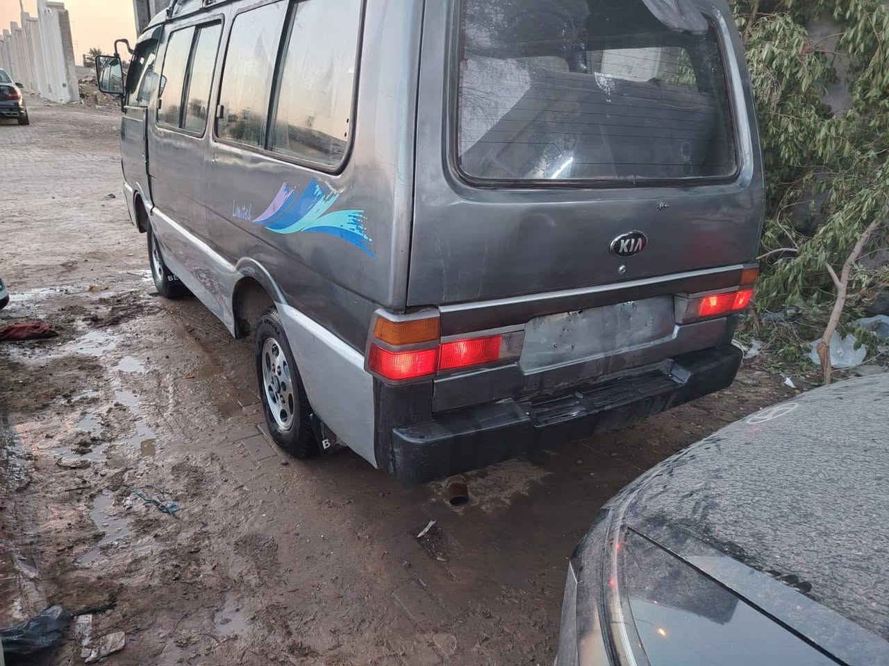 السلام عليكم كيا للبيع موديل ١٩٩٤ رقم بصره حمل مكان السياره بغداد سياره جاهزه السعر ٣٥ورقه التواصل على الرقم مكلف بلنشر *********** وتساب متوفر
