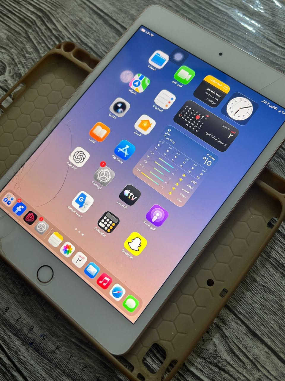 ايباد ايفون للبيع السعر 260 الف وبي مجال قليل للشراي مامفتوح ابد وياا شاحنه ٢٥ واط الاصليه فقط.
عنواني بغداد. . ضمان شهر استرجاع اذا بي اي خلل  
 لاستفسار على هذا الرقم ***********
