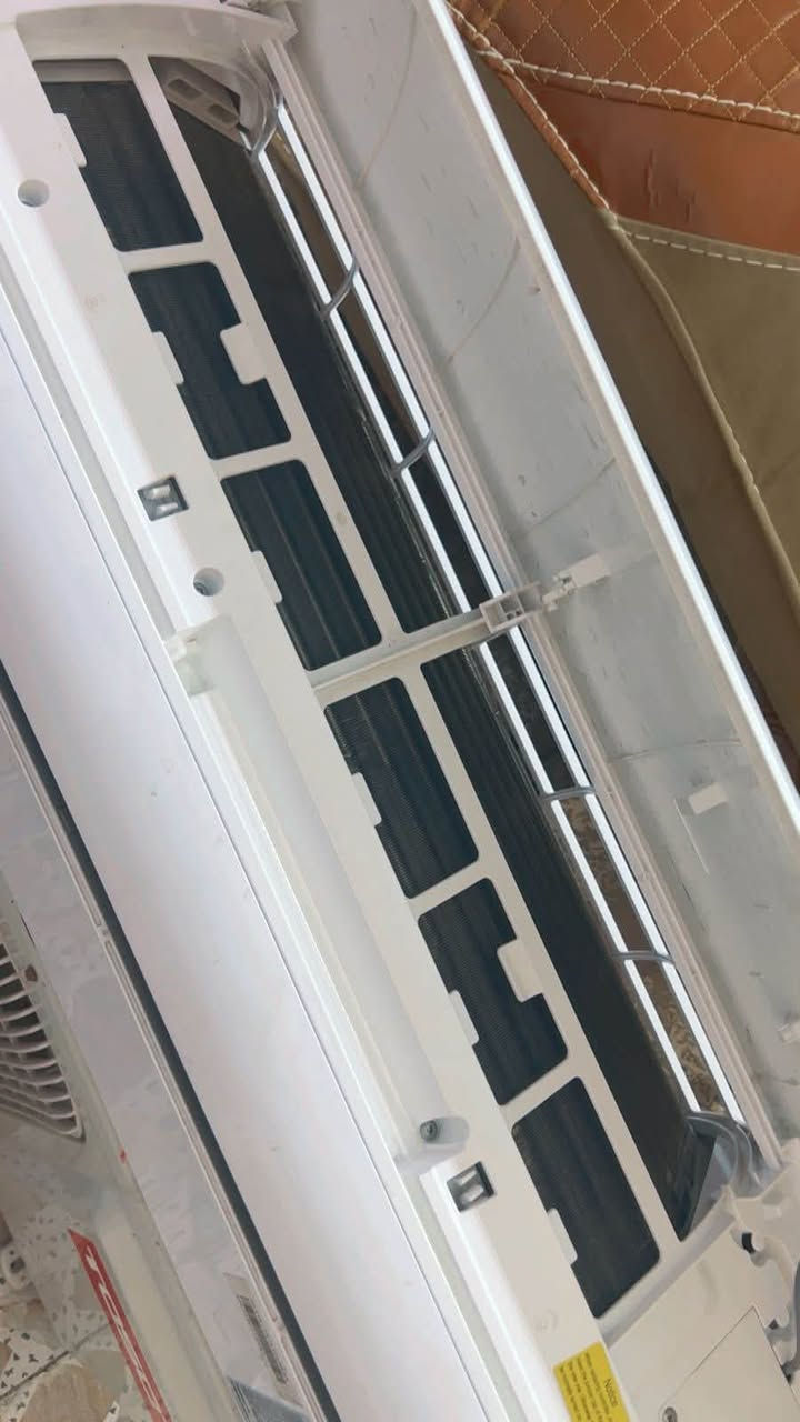 السلام عليكم اخوان سبلت للبيع نوع توسوت الاصلي واحد طن الحديث السبلت بعده جديد مستعمل قليل نظافه 90/100 كامل مكمل غاز مفول وعل فحص ماطور T3  تبريده ثلج ☃️❄️🧊 تدفئه نار 🔥🐦‍🔥❤️‍🔥 السبلت راديتراته بعدهن صفر السبلت مغسول وجاهز بس شد السبلت كلشي يشتغل بي حساسات موزعات السبلت مع كامل ملحقاته بواري جديد بل كارتون وايرات ريمونت السبلت بلادي مكفول من فتحت البرغي
السبلت تاخذه من باب بيتي وبي ضمان 
التوسوت معروف بتبريده وتدفعه القوي 
السعر  : 250 وبي مجال كلش بسيط 
للاتصال :  ***********
الموقع : بغداد شارع فلسطين
