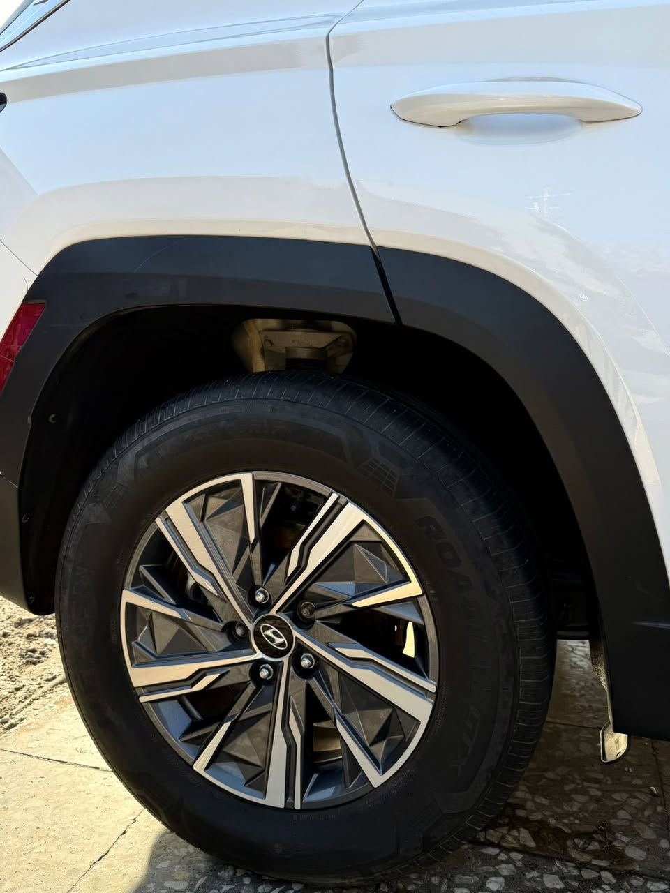 السلام عليكم
توكسان 2023 هايبرد وراد امريكي 
السيارة نص فول 
مرقم بغداد  كامل 
العنوان بغداد 
مواصفات السيارة
شاشة 
رارد امامي
نقاط عمياء 
تحديد مسار 
قيادة ذاتية
٤ انضمة قيادة 
كير دكم 
تدفئة بالكشنات 
موصفات الهايبرد معروف 
ممشى السيارة 22 الف 
السعر  : ١٧٨ وبيها مجال 
للاستفسار: ***********
